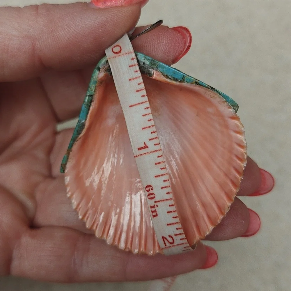 Shell earrings 2 Inches - Picture 7 of 8